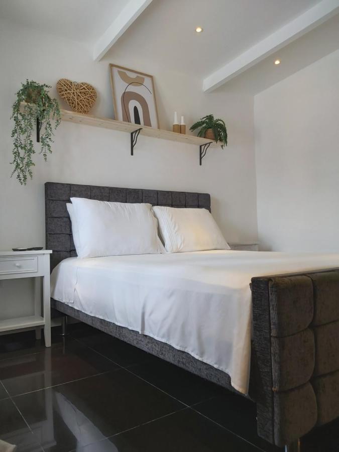 Kdf Apartments Willemstad Extérieur photo
